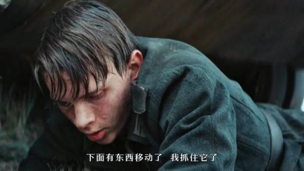 排雷戏惊险万分，地雷下压手榴弹，指挥官抉择展现人性考验