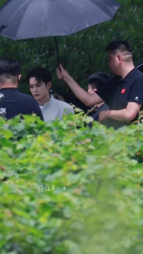 于适今日份新鲜路透，好久不见，白衣小好清瘦好帅气，期待稍后见面会