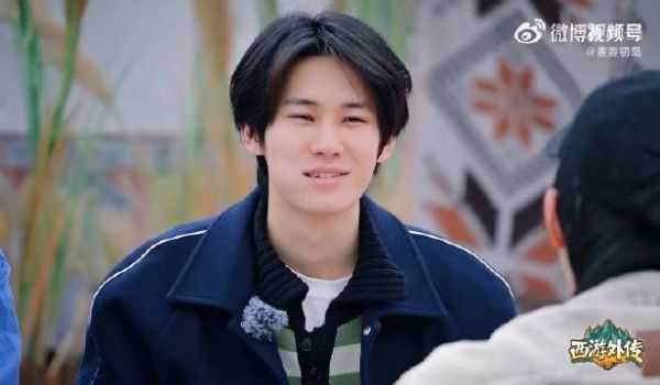 宋亚轩长发日系花美男，自称不吃压力