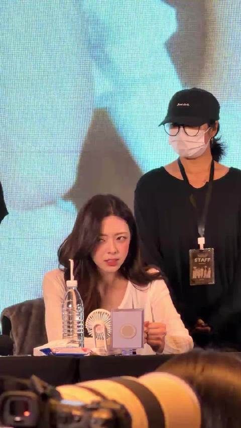 申有娜打喷嚏笑晕全场粉丝