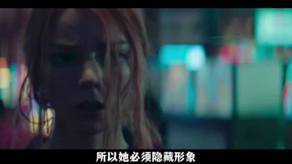 赌场中行骗高手遭黑帮警察追捕,利用环境伪装极限逃脱