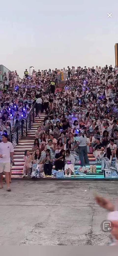 王俊凯演唱会外场感觉比内场还要热闹