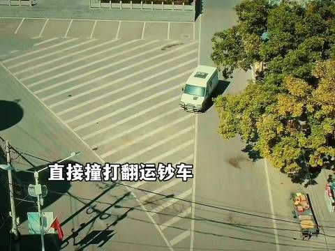 那女的不拽劫匪还能留一命 拽一下也挽回不了