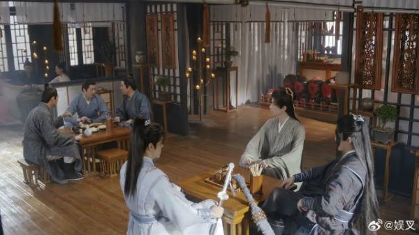 方多病破案,李莲花带他和笛飞声去饭馆,成功拿到线索!
