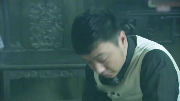 男人发现自己暴露了!
