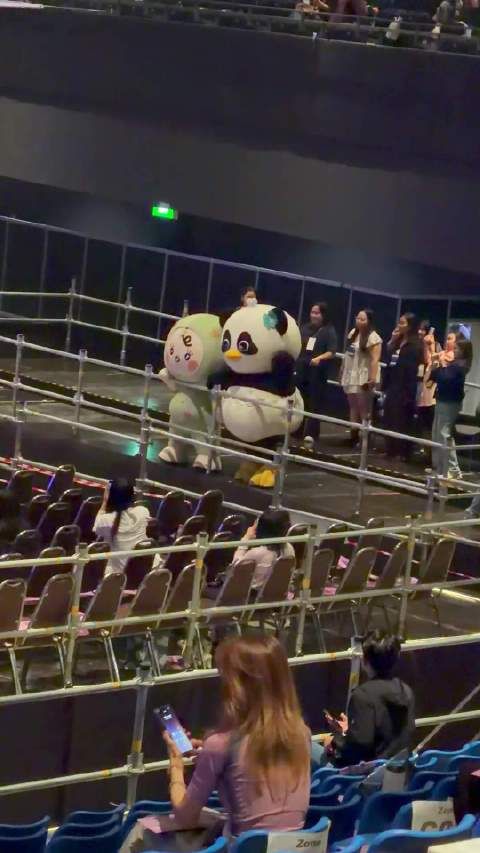 Babi和lunar去看 Ten演唱会!明天能不能我孙孙也去