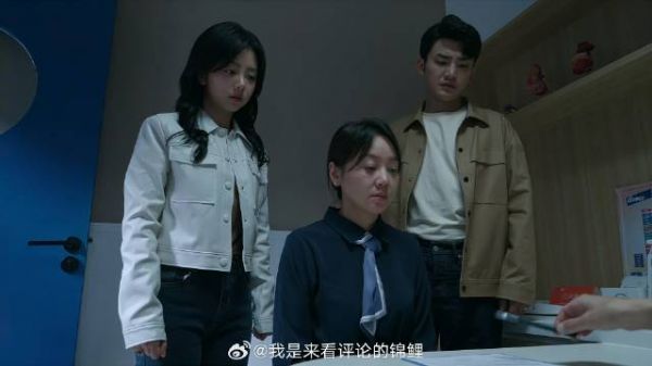 狗狗离世,女儿选择站在妈妈面前,共同面对承担悲伤