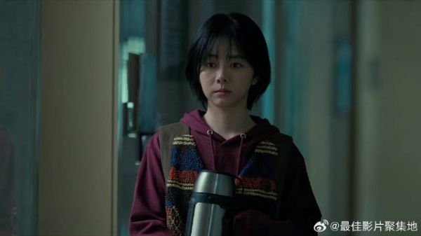 父亲因救自己成植物人,妈妈借钱治病,女儿愧疚不已