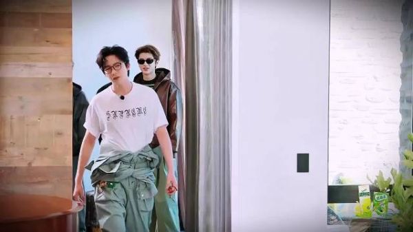 刘宇宁男模走秀,身材气质出众魅力四射