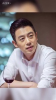 朱亚文爱过的两个女人 朱亚文 沈佳妮 潘禹彤 明星背后故事 人物故事