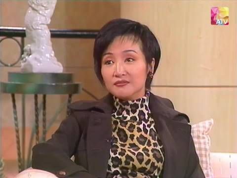 谢霆锋妈妈狄波拉曾表示不后悔自己与谢贤的婚姻,也不后悔离婚