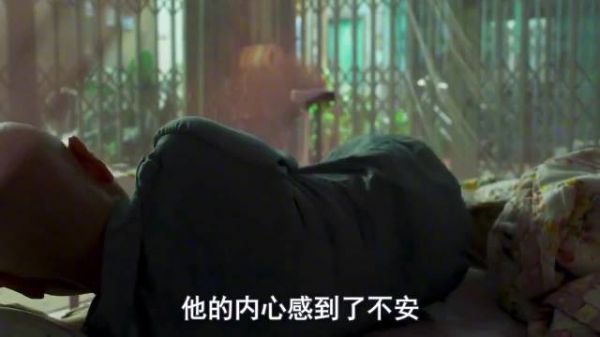 看到姥姥孤独身影,他醒悟说出我们回家