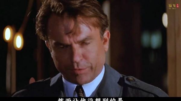 影视:男人利用隐身干掉杀手 !