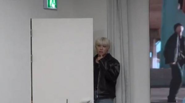 朴佑镇MUSICART签售会饭拍视频,生日礼物报告公开