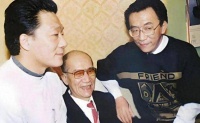 侯耀文搂马志明抽烟照走红，相声辈分是枷锁还是人情？