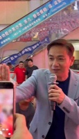 TVB“童年阴影”近照曝光，头发花白，网友赞面相变温和