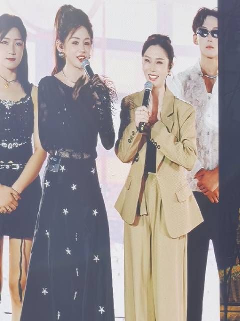 痘印网红花姐和李莎莎，现场直播