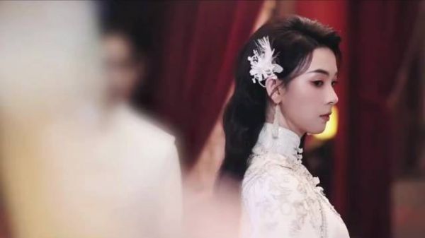 陈瑶旗袍造型亮相，原著粉称天选霍仙姑