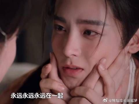 侯明昊卢昱晓剧中互动，撒娇摸脸杀