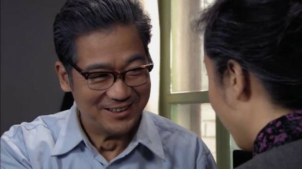 佟志听音乐怀念李天骄，没想文丽不生气，反和他一起鉴赏
