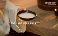 为了防止有人假扮流民，女孩一招直接解决！