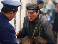 老瞎子和人贩子擦肩而过，汪新父子俩还在为谁找媳妇的事来回掰扯！