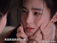 侯明昊卢昱晓剧中互动，撒娇摸脸杀