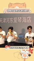 黄晓明家乡美食大赛专注品鉴，毫无偶像包袱