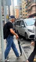 香港知名老戏骨返港送别苗金凤，谈谢贤哽咽：他曾经帮过我