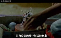 男孩班车上哭诉道歉，悔悟外婆无言爱