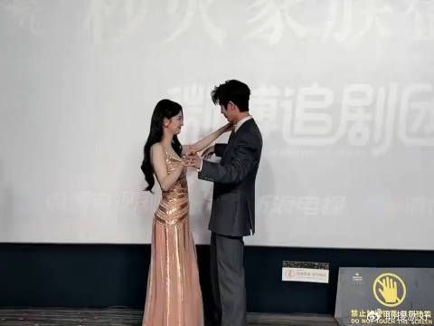 张凌赫王楚然双人舞公主抱，浪漫氛围拉满