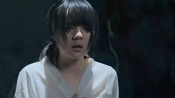 女警追踪逃犯，两人不小心掉进百米深坑！