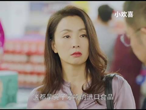 妈妈扔掉爸爸买的零食：一半都是垃圾食品