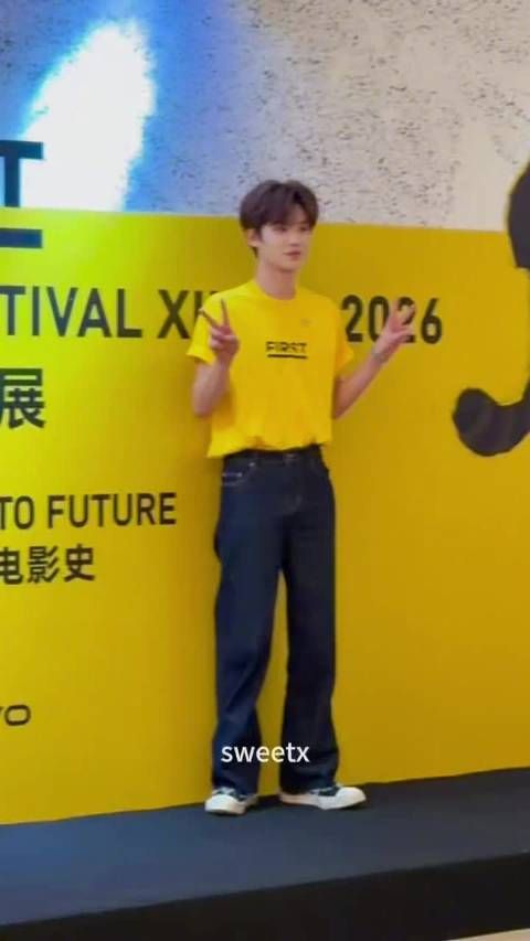 黄明昊FIRST青年电影展晚宴路透 又萌又帅的推荐人 活力满满 青春感溢出屏幕