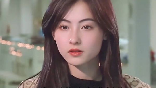 厌倦幼态网红脸，老牌港星女神各有专属风格