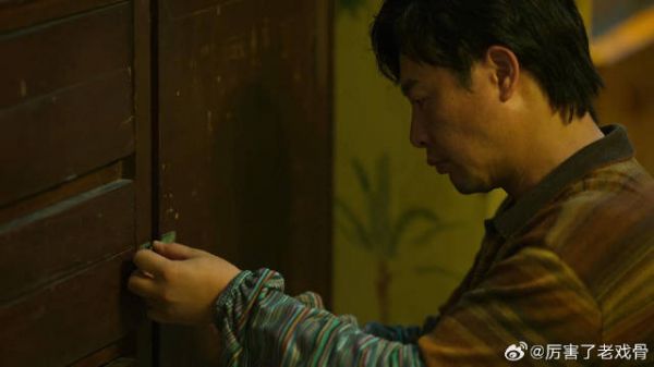 面对警察的试探 哥哥打开柜子,里面东西让人当场傻眼了