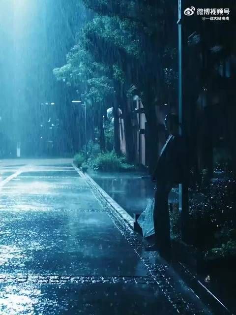 田曦薇最新物料造型,奇怪一化浓妆就没辨识度了