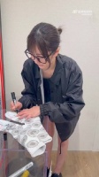 青空光同学的签名白袜