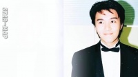 为何周星驰戴口罩不敢直面镜头？满头白发的秘密给出了答案