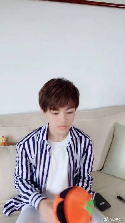 学喵叫、学猪叫算什么！钱正昊 给你表演学鸡叫，简直太魔性了