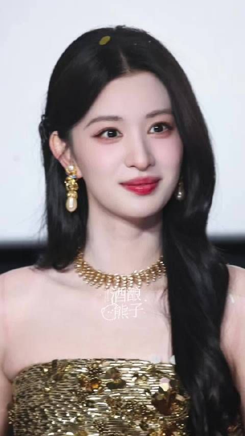 王楚然真的是明艳大美人