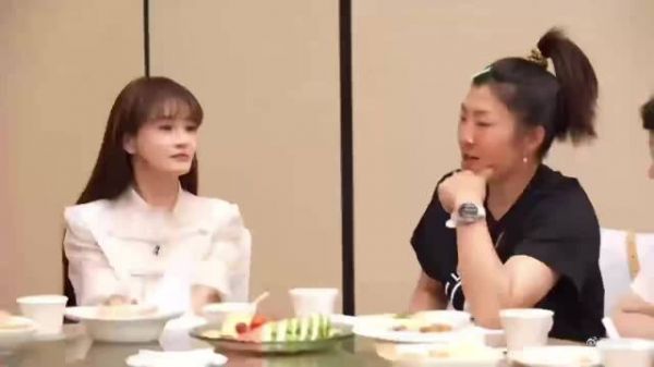 徐梦桃直播打听轩轩恋爱，冉莹颖回应暂无恋情