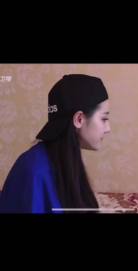 迪丽热巴展示语言天赋，切换多种音色被赞像藏十几个配音演员