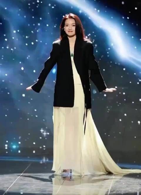 不是，舒淇这状态都可以去演少女了，怎么会有人找她演奶奶呢