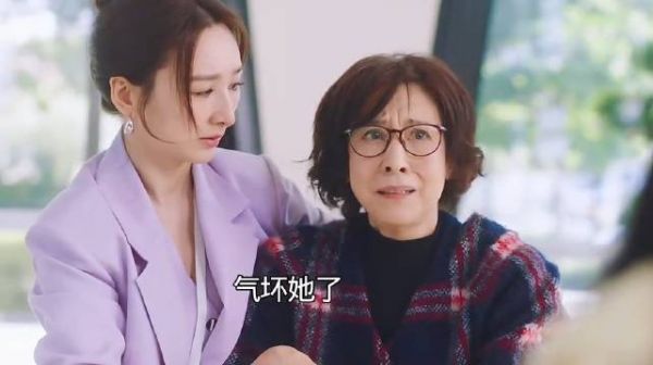 为了阻止婆婆和亲妈大战咬了婆婆一口 ，夫妻的博弈
