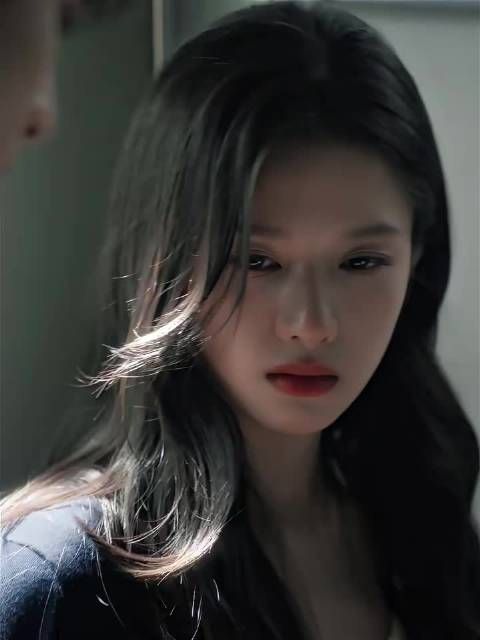 没有一滴泪 但仍能看懂悲 张婧仪现偶白月光回归.