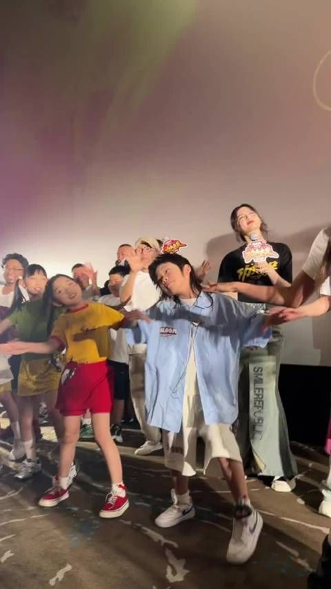 看周星驰路演一场场下来肉眼可见的状态好起来了