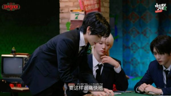 肖俊展示麻将特技，中文课堂开课引期待