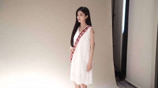白鹿新剧《开到荼蘼》开机，长发短发真发长度曝光