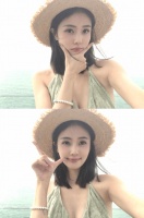 短发+碎花泳装，白鹿把夏天焊在身上了